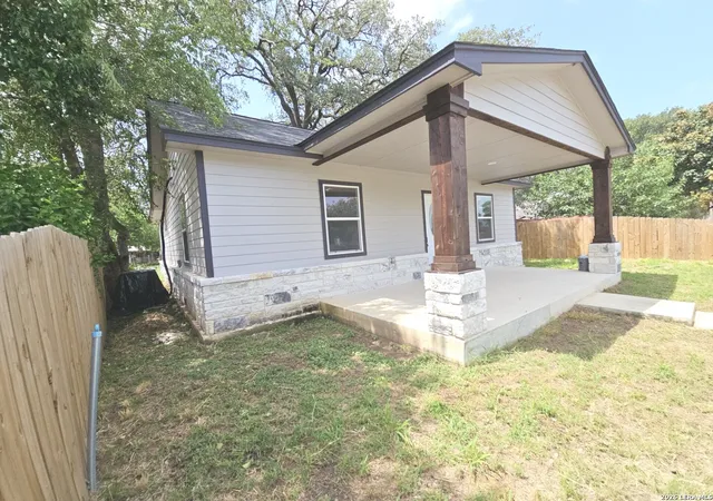 3rd image of 325 Ave B, Poteet, TX 78065 | MLS# 2001378