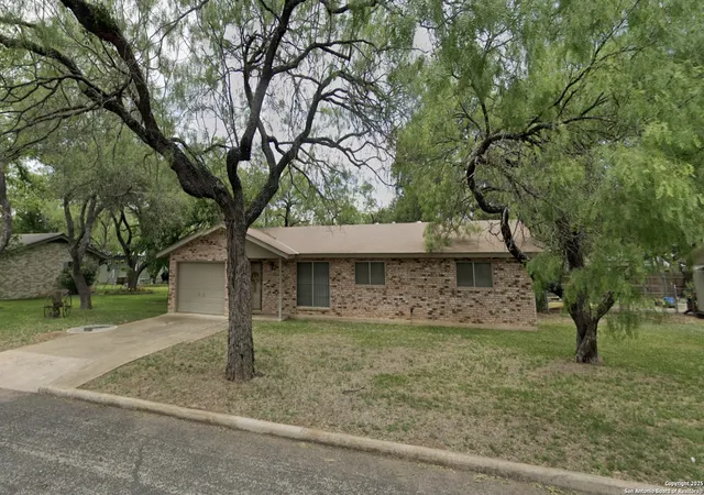 2nd image of 204 Skylark Dr, Fredericksburg, TX 78624 | MLS# 2001422