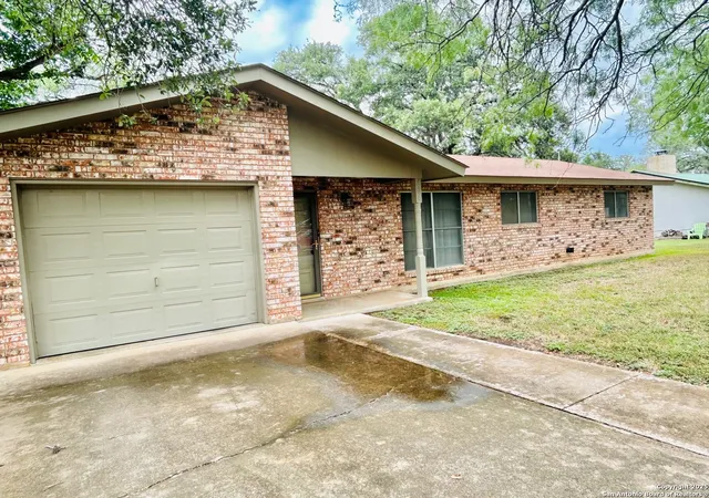 3rd image of 204 Skylark Dr, Fredericksburg, TX 78624 | MLS# 2001422
