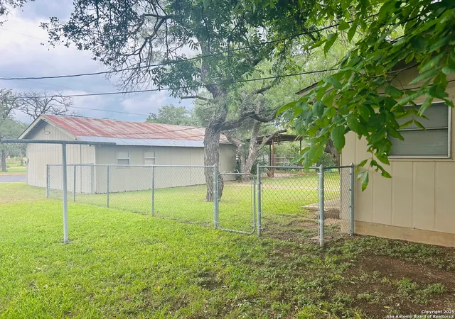 4th image of 204 Skylark Dr, Fredericksburg, TX 78624 | MLS# 2001422