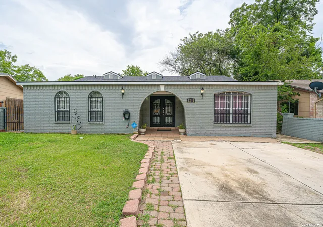 Photo 3 of Single family home for sale at 2202 Lake Louise Dr, San Antonio, TX 78228 | MLS# 2001423 | Listing updated on 2026-07-29