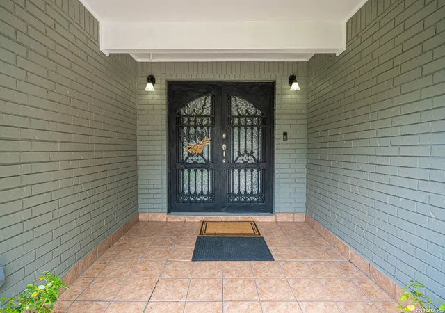 Photo 3 of Single family home for sale at 2202 Lake Louise Dr, San Antonio, TX 78228 | MLS# 2001423 | Listing updated on 2026-07-29