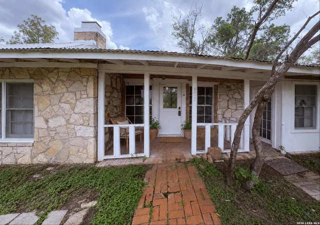 3rd image of 897 Zig Zag Ave, Devine, TX 78016 | MLS# 2001443