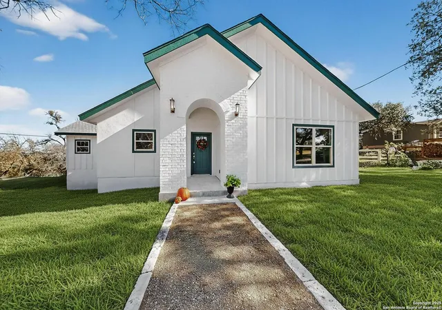 2nd image of 514 Contour, Spring Branch, TX 78070 | MLS# 2001450