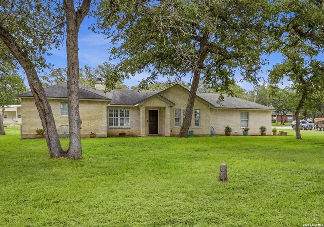 1st image of 400 Quail Rdg, La Vernia, TX 78121 | MLS# 2001470