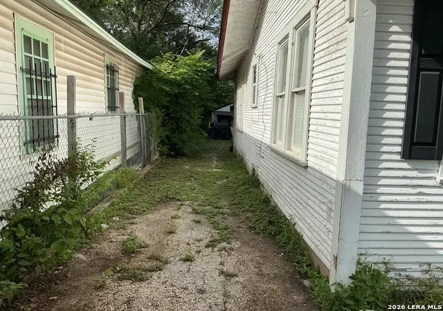 7th image of 1822 W Woodlawn Ave, San Antonio, TX 78201 | MLS# 2001472
