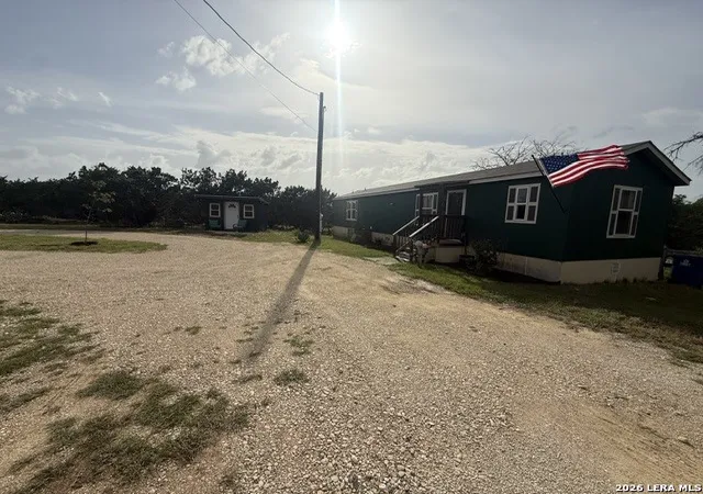 2nd image of 572 River Bluff Cir, Pipe Creek, TX 78063 | MLS# 2001485
