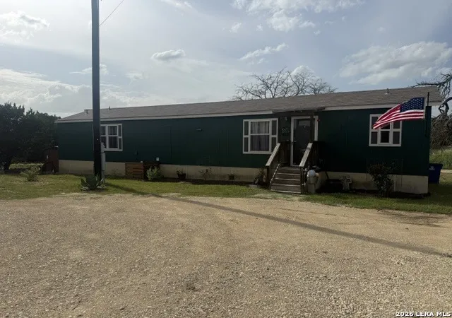 3rd image of 572 River Bluff Cir, Pipe Creek, TX 78063 | MLS# 2001485