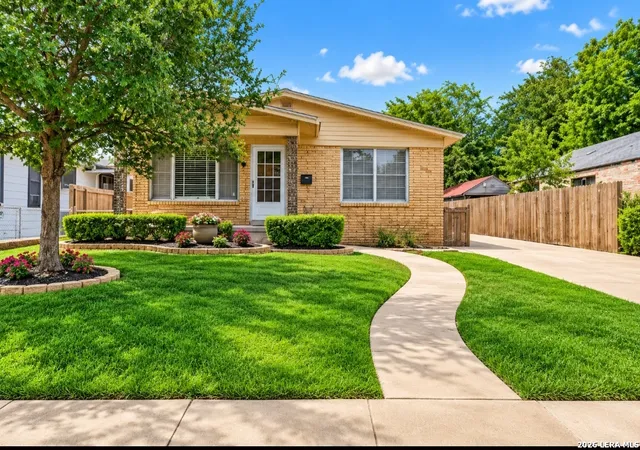 Photo 2 of Single family home for sale at 255 Thompson Pl, San Antonio, TX 78225 | MLS# 2001494 | Listing updated on 2026-09-10