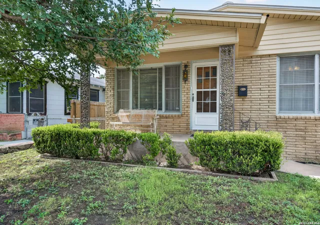 Photo 4 of Single family home for sale at 255 Thompson Pl, San Antonio, TX 78225 | MLS# 2001494 | Listing updated on 2026-09-10