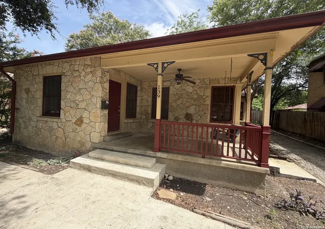 Photo 2 of Single family home for sale at 139 Thomas Jefferson Dr, San Antonio, TX 78228 | MLS# 2001503 | Listing updated on 2026-08-17