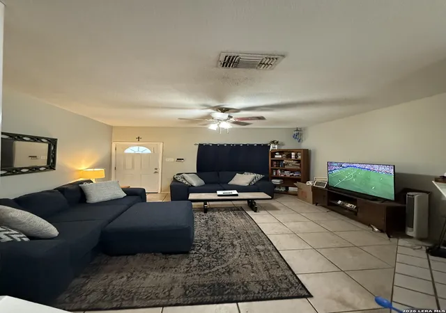 Photo 2 of Sale Pending at 1927 Crossgate Park, San Antonio, TX 78247 | MLS# 2001542 | Listing updated on 2026-08-25