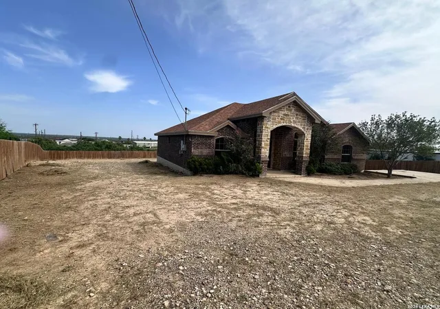 Photo 3 of Single family home for sale at 218 View Dr, Eagle Pass, TX 78852 | MLS# 2001548 | Listing updated on 2026-09-07