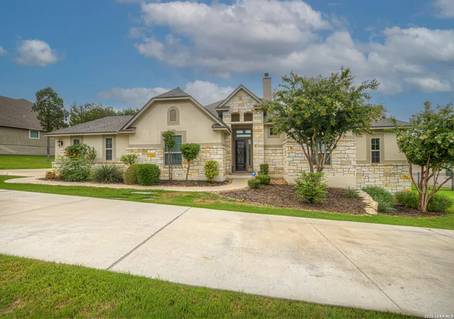 Photo 4 of Sale Pending at 8310 Garden Arbor, San Antonio, TX 78266 | MLS# 2001565 | Listing updated on 2026-09-03