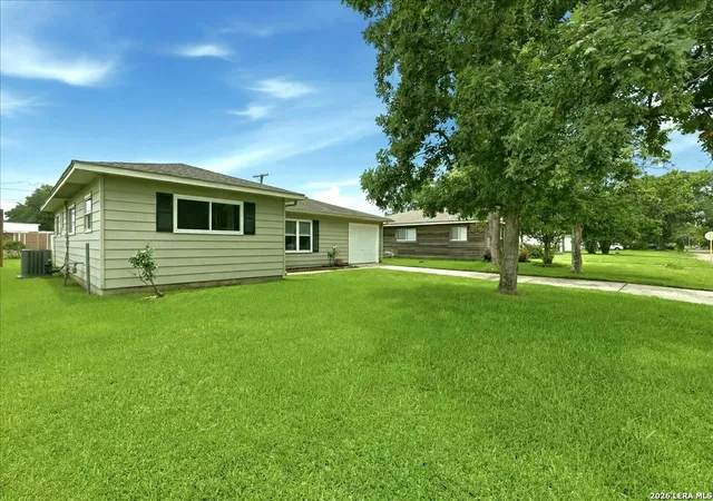 3rd image of 3411 Bowling Ln, Orange, TX 77630 | MLS# 2001641