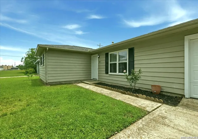 4th image of 3411 Bowling Ln, Orange, TX 77630 | MLS# 2001641