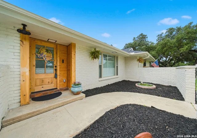 Photo 4 of Single family home for sale at 9242 Garden Ridge Dr, San Antonio, TX 78266 | MLS# 2001658 | Listing updated on 2026-09-08