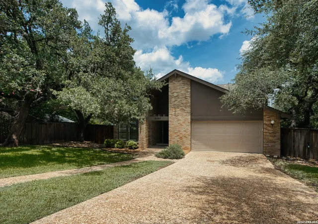 Photo 3 of Sale Pending at 13207 N Hunters Cir, San Antonio, TX 78230 | MLS# 2001666 | Listing updated on 2026-07-30