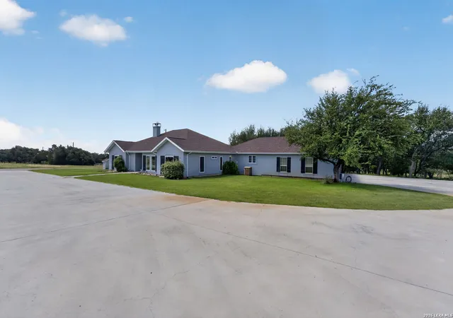 2nd image of 1159 Astral Pt, Spring Branch, TX 78070 | MLS# 2001720