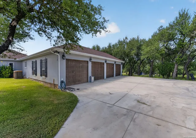 3rd image of 1159 Astral Pt, Spring Branch, TX 78070 | MLS# 2001720