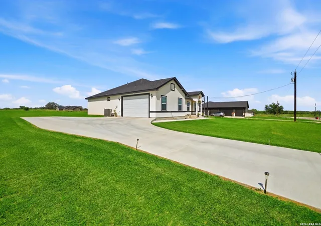 2nd image of 105 Hidden Cv, Floresville, TX 78114 | MLS# 2001724