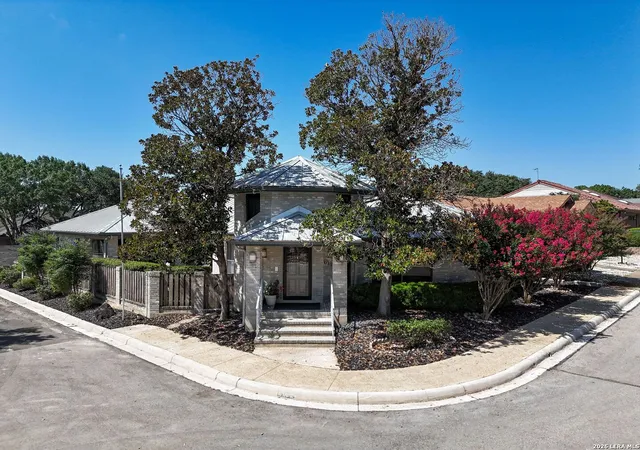Photo 2 of Single family home for sale at 6122 Windy Knoll, Windcrest, TX 78239 | MLS# 2001748 | Listing updated on 2026-09-28
