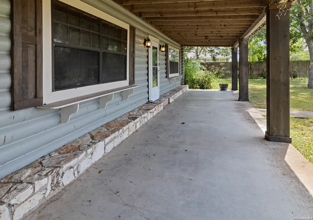 Photo 3 of Single family home for sale at 1535 W Houston St, Beeville, TX 78102 | MLS# 2001749 | Listing updated on 2026-07-31