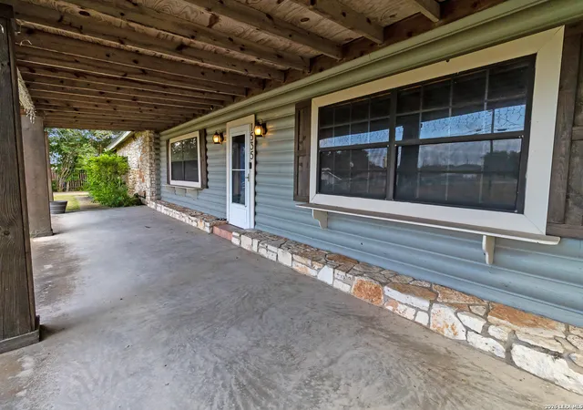 Photo 3 of Single family home for sale at 1535 W Houston St, Beeville, TX 78102 | MLS# 2001749 | Listing updated on 2026-07-31