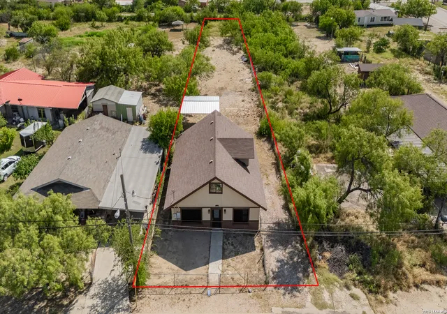 Photo 2 of Single family home for sale at 1622 Avenida Encuentro, Eagle Pass, TX 78852 | MLS# 2001775 | Listing updated on 2026-09-12