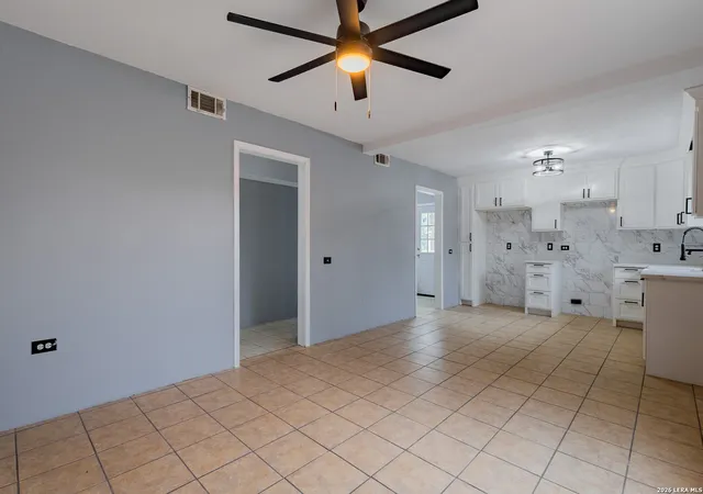 Photo 4 of Single family home for sale at 1622 Avenida Encuentro, Eagle Pass, TX 78852 | MLS# 2001775 | Listing updated on 2026-09-12