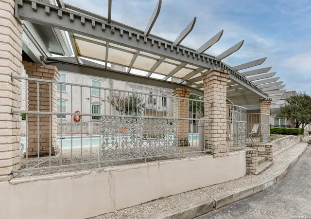 2nd image of 105 Ruelle Ln, San Antonio, TX 78209
