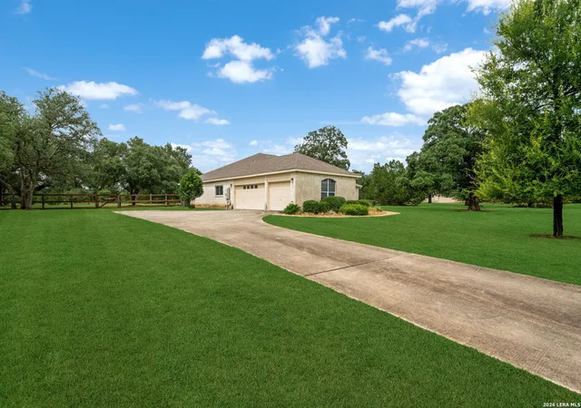 Photo 3 of Single family home for sale at 7261 Keeneland Dr, Boerne, TX 78015 | MLS# 2001790 | Listing updated on 2026-08-29