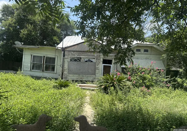 1st image of 555 W Main St, Uvalde, TX 78801 | MLS# 2001797