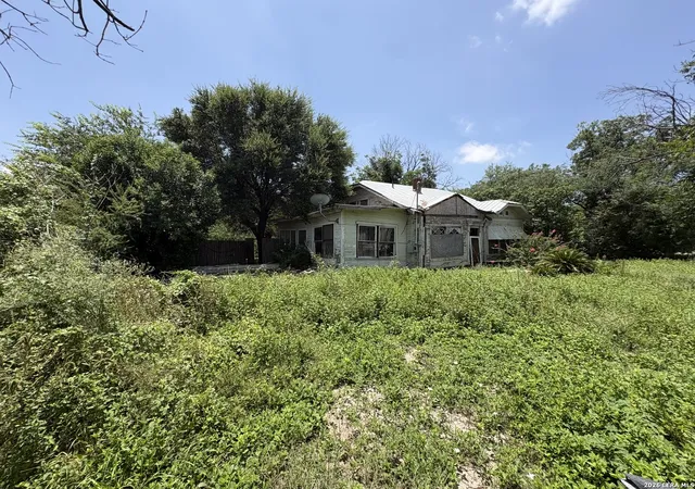 2nd image of 555 W Main St, Uvalde, TX 78801 | MLS# 2001797