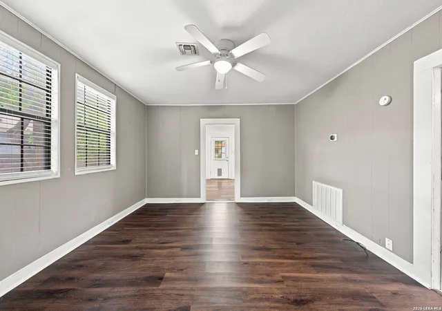Photo 2 of Single family home for sale at 204 E Davis St, Kerrville, TX 78028 | MLS# 2001821 | Listing updated on 2026-09-08