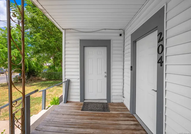 Photo 22 of Single family home for sale at 204 E Davis St, Kerrville, TX 78028 | MLS# 2001821 | Listing updated on 2026-10-08