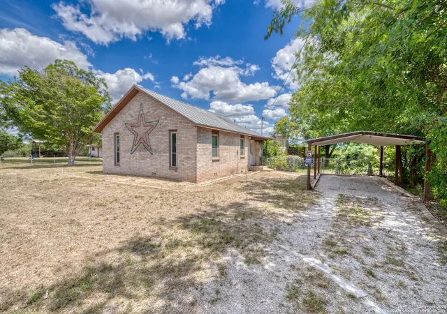 2nd image of 402 Congress St, Sabinal, TX 78881 | MLS# 2001825