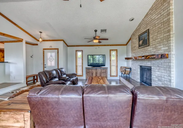 5th image of 402 Congress St, Sabinal, TX 78881 | MLS# 2001825