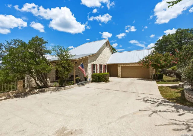 2nd image of 100 Tapatio Dr W, Boerne, TX 78006 | MLS# 2001827