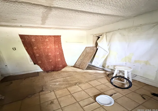 Photo 3 of Single family home for sale at 806 Green St, San Antonio, TX 78225 | MLS# 2001833 | Listing updated on 2026-09-18