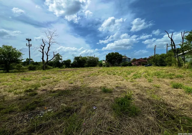 image of 1720 W Salinas, San Antonio, TX 78207 | MLS# 2001864