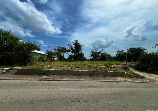 image of 1720 W Salinas, San Antonio, TX 78207 | MLS# 2001864