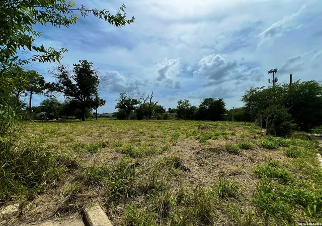 image of 1720 W Salinas, San Antonio, TX 78207 | MLS# 2001864