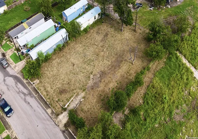 image of 1720 W Salinas, San Antonio, TX 78207 | MLS# 2001864