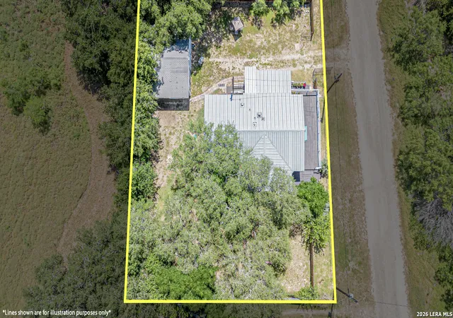 Photo 3 of Single family home for sale at 213 Bandera Dr, Bandera, TX 78003 | MLS# 2001872 | Listing updated on 2026-09-24
