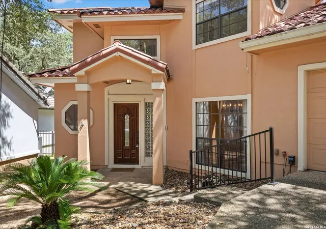 Photo 3 of Sale Pending at 29332 Summit Ridge Dr, Fair Oaks Ranch, TX 78015 | MLS# 2001881 | Listing updated on 2026-08-13