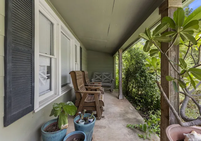 Photo 3 of Sale Pending at 1521 S Mesquite Ave, New Braunfels, TX 78130 | MLS# 2001918 | Listing updated on 2026-09-17