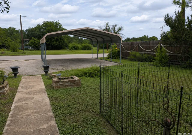 Photo 3 of Single family home for sale at 8000 County Road 404, Spicewood, TX 78669 | MLS# 2001935 | Listing updated on 2026-09-17