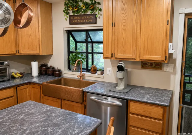 Photo 3 of Single family home for sale at 8000 County Road 404, Spicewood, TX 78669 | MLS# 2001935 | Listing updated on 2026-09-17