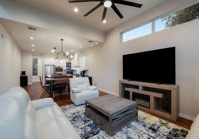 Photo 3 of Single family home for sale at 320 Saint Francis Ave, San Antonio, TX 78204 | MLS# 2001939 | Listing updated on 2026-08-01